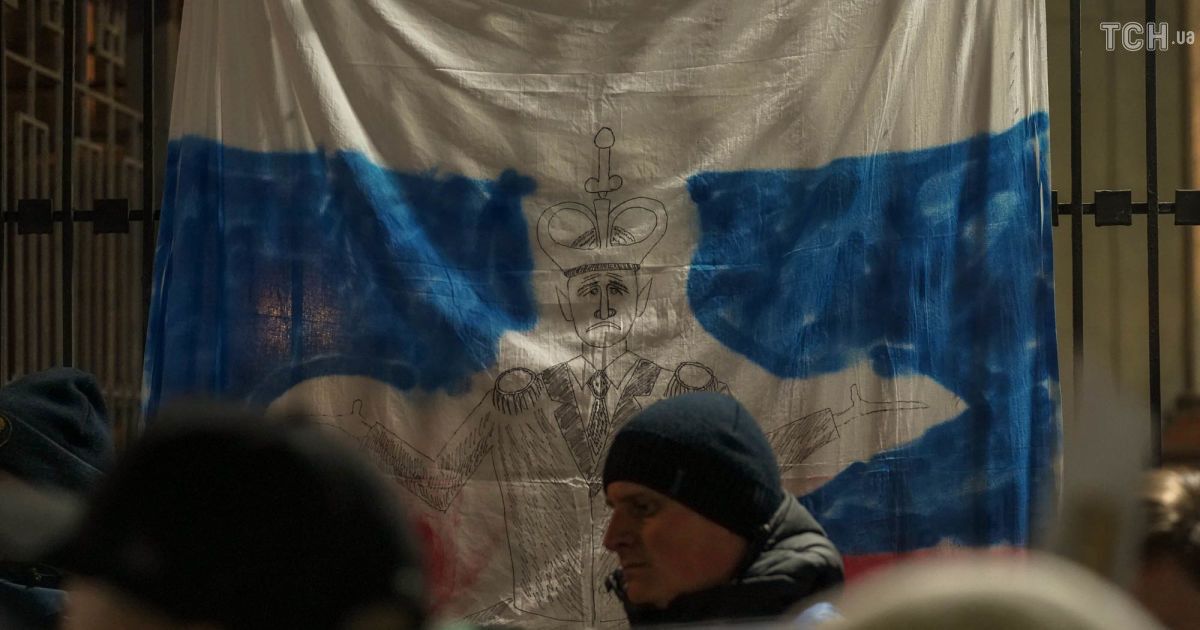 Акція під посольством РФ до дня анексії Криму_3 / © ТСН