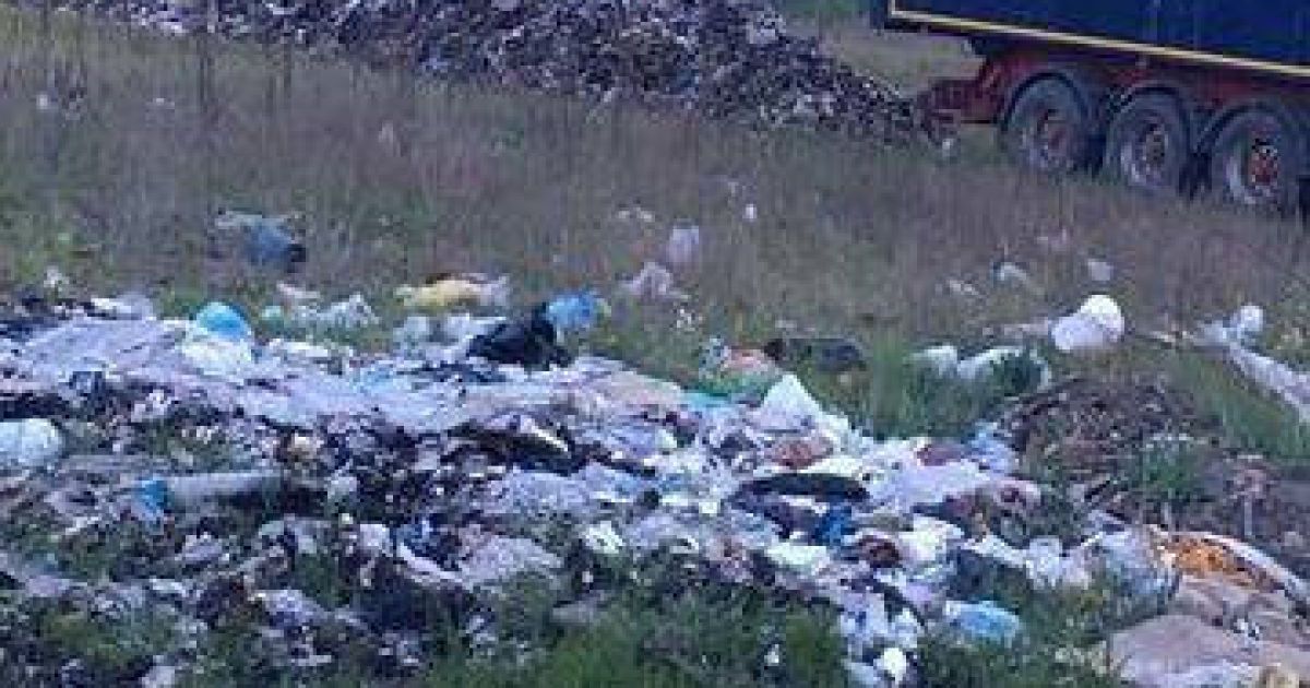 На київщині вантажівки друга садового намагалися скинути львівське сміття - змі