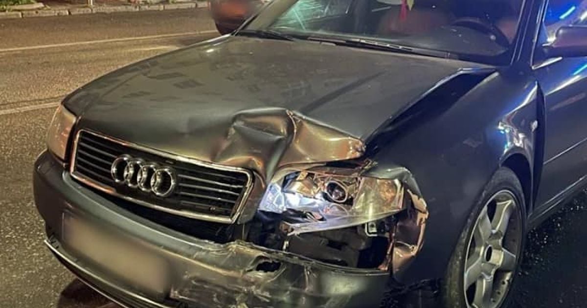 У Києві легковик з п'яним водієм влетів в авто патрульних: правоохоронців госпіталізували (фото)