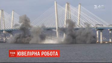 У Нью-Йорку підірвали старий міст за допомогою контрольованого вибуху