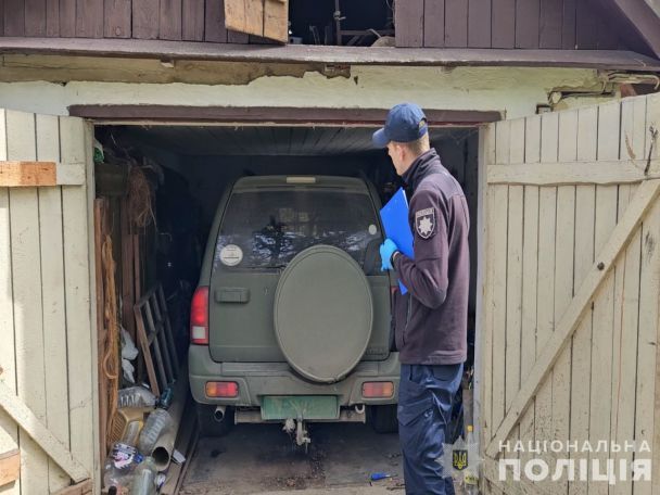 Автомобіль зловмисників, яких підозрюють у розстрілі поліцейських
