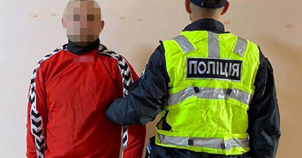 В Киеве двое приятелей навеселе ворвались в полицейский участок