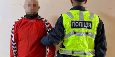 У Києві двоє приятелів напідпитку увірватись до відділку поліції