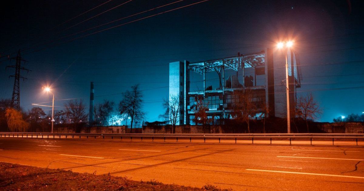 В Днепре взорвали здание бывшего метизного завода: шокирующее видео подрыва