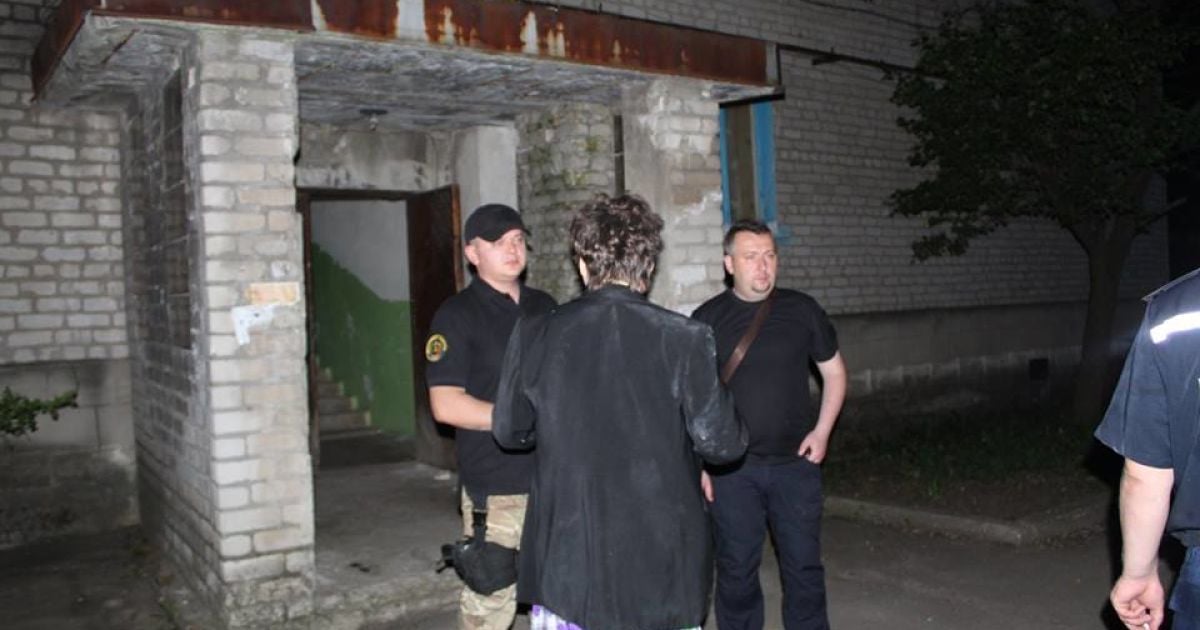У Торецьку снаряд бойовиків проломив дах житлового будинку_2 / © Военно-гражданская администрация города Торецк \ Facebook