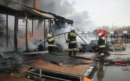 В Казани возросло количество погибших в результате масштабного пожара в торговом комплексе