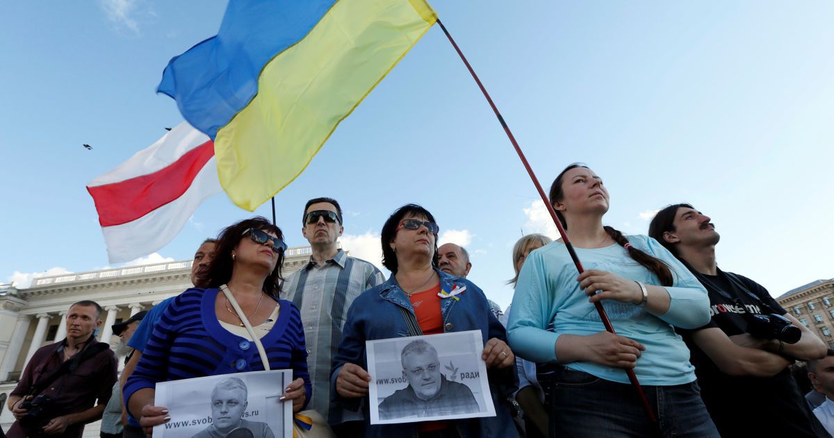 На Майдане под флагами Украины и Беларуси почтили память Павла Шеремета