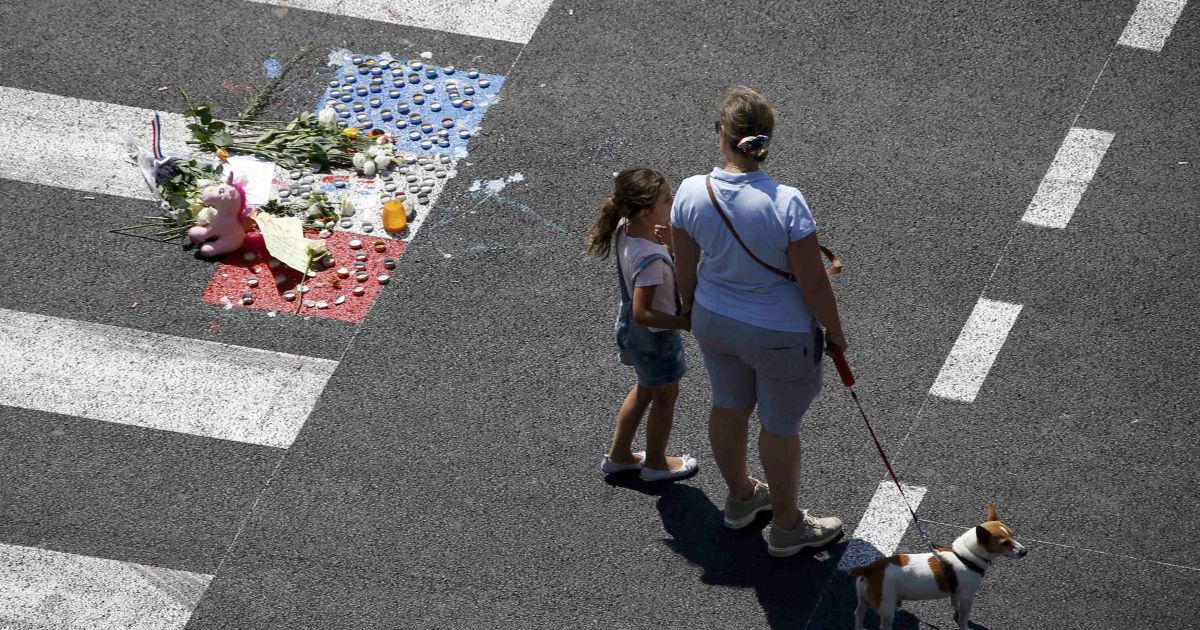 Во Франции опознали всех 84 жертв трагедии в Ницце