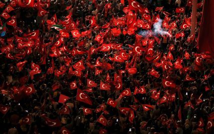 Погрози, сумніви, застереження: стосунки Туреччини з ЄС і США псуються після невдалого перевороту