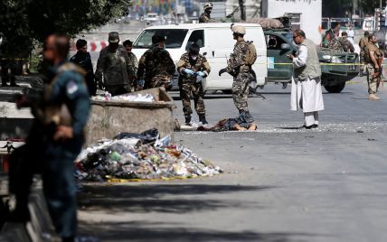 Смертник-мотоцикліст підірвав себе біля міноборони Афганістану, є жертви
