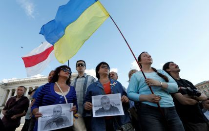 На Майдане под флагами Украины и Беларуси почтили память Павла Шеремета