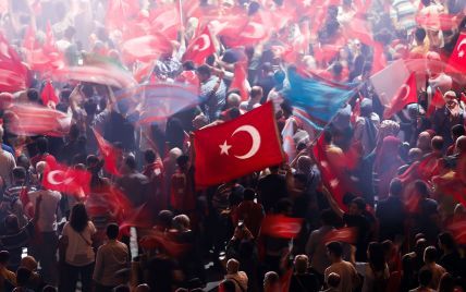 После провального переворота в Турции было задержано более 13 тысяч человек