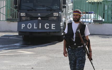 "Місія завершена": радикали, які захопили поліцейський відділок у Єревані, здалися поліції