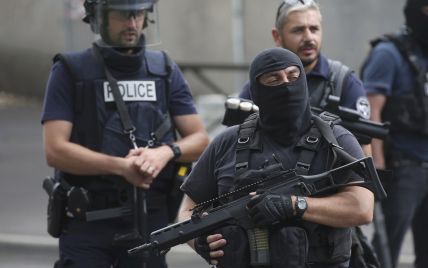 У Парижі поліція проводить антитерористичну операцію, є затримані
