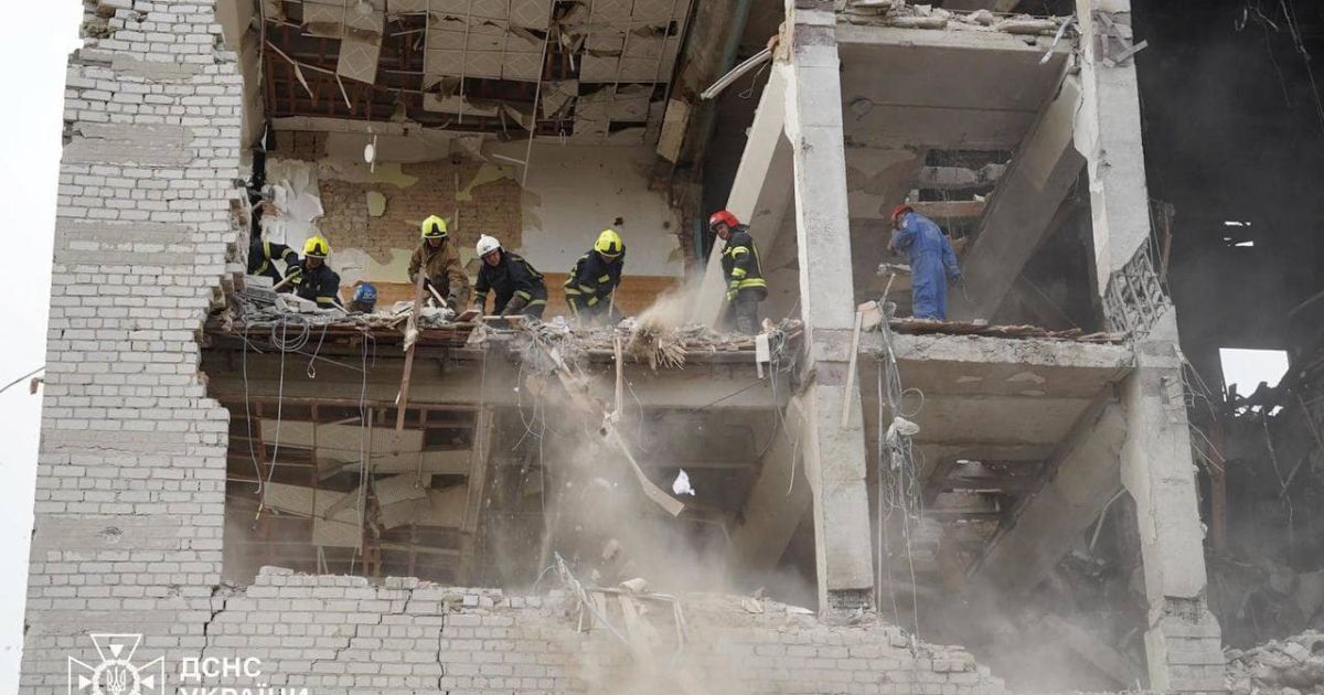 Ракетный удар РФ по институту в Полтаве