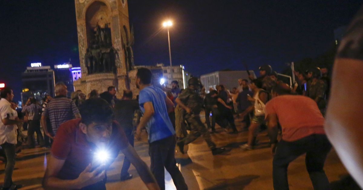 В Анкарі був збитий другий військовий вертоліт бунтівників - ЗМІ