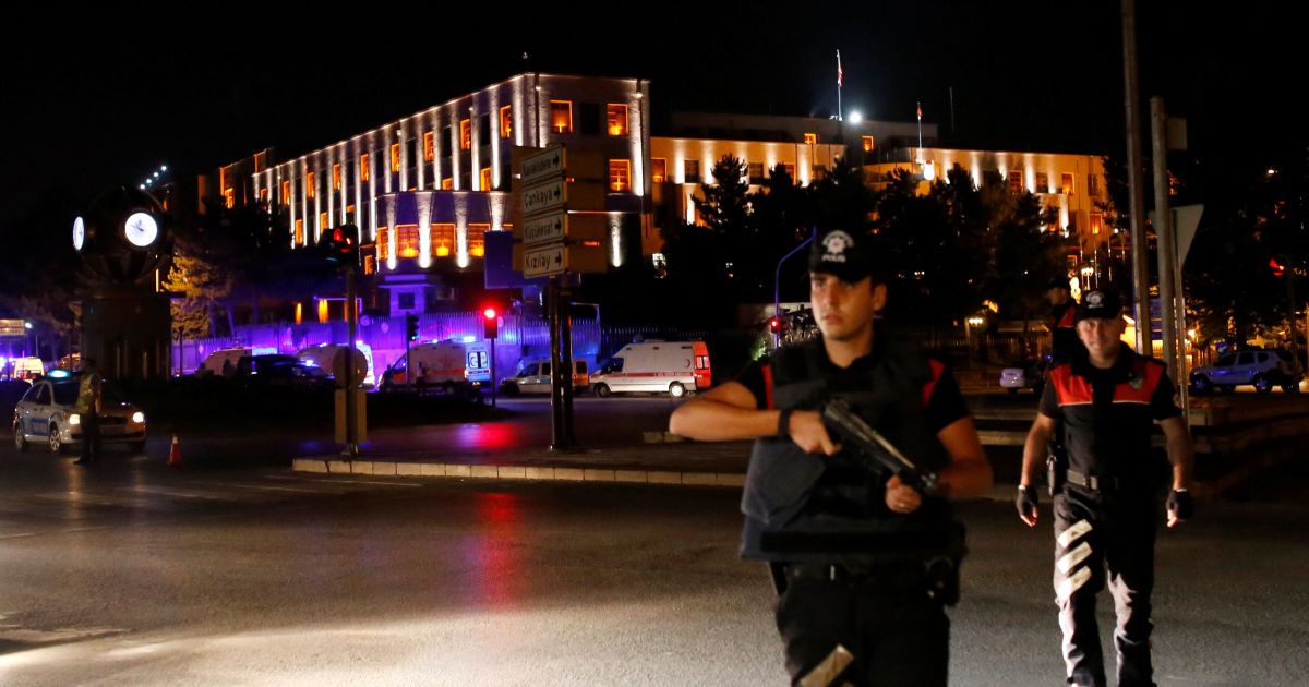 После попытки путча в Турции были задержаны почти 26 тыс. человек