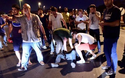 В больницы Стамбула привезли 150 раненых в столкновениях