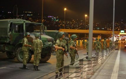 Військові спробували влаштувати переворот у Туреччині, щоб зупинити експансію Ердогана – експерти