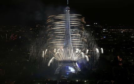 Біля Ейфелевої вежі в Парижі сталася пожежа