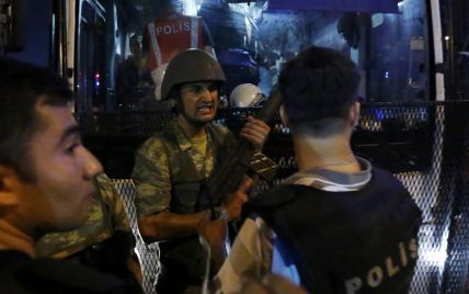 Мятежники захватили фрегат, взяв в заложники командующего ВМС Турции – Reuters