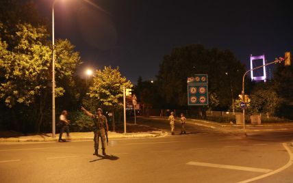 В Анкарі довкола телеканалу TRT розгорнулися бойові дії