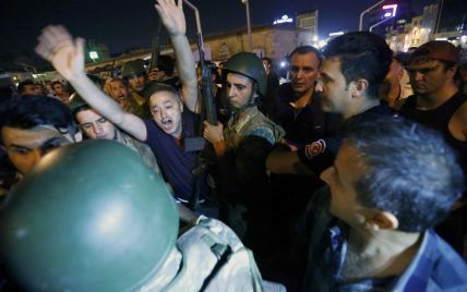 В Туреччині у справі про заколот заарештовано понад 120 осіб: Ердоган обіцяє чистки
