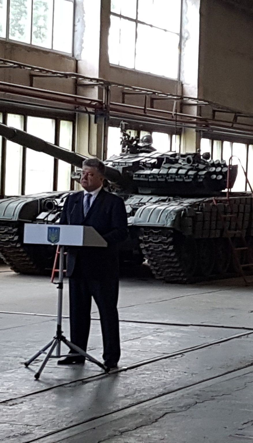 Не позволю обворовывать армию: Порошенко прокомментировал задержание на Львовском бронетанковом заводе