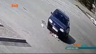У Дрогобичі водій авто збив дівчинку, яка каталась на самокаті