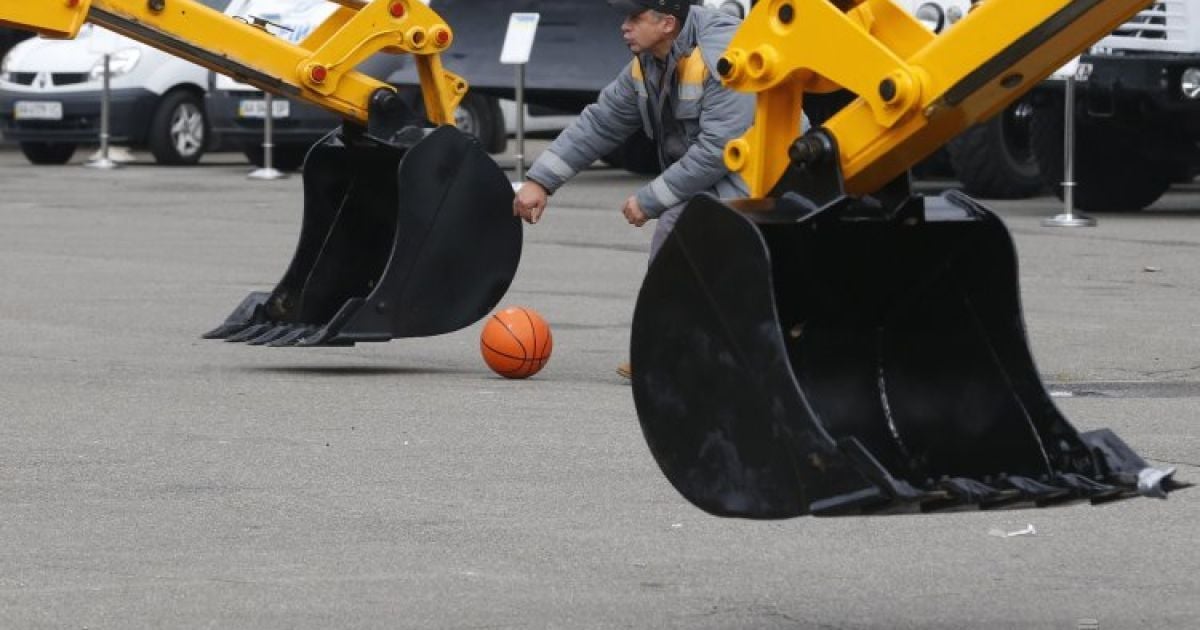 Во время соревнований операторов и водителей спецтехники в Киеве / © УНИАН