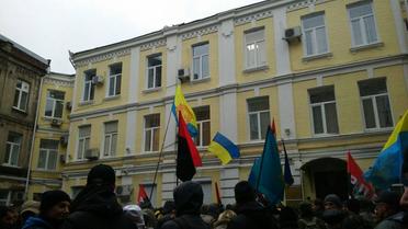 Активісти мітингують у дворі Печерського суду / © Hromadske.tv