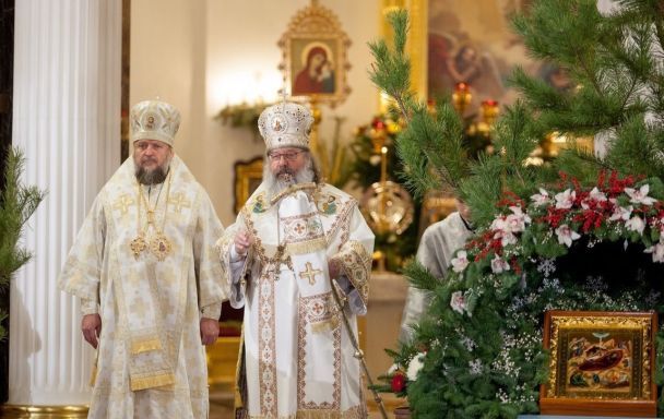 Депортированный из Украины епископа УПЦ МП Гедеон (слева) "молится" за русскую армию / © Twitter/Сергей Кислица