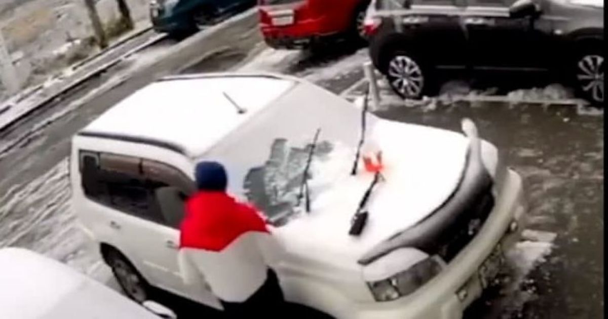 В России мужчина чудом спасся от смерти: шокирующее видео