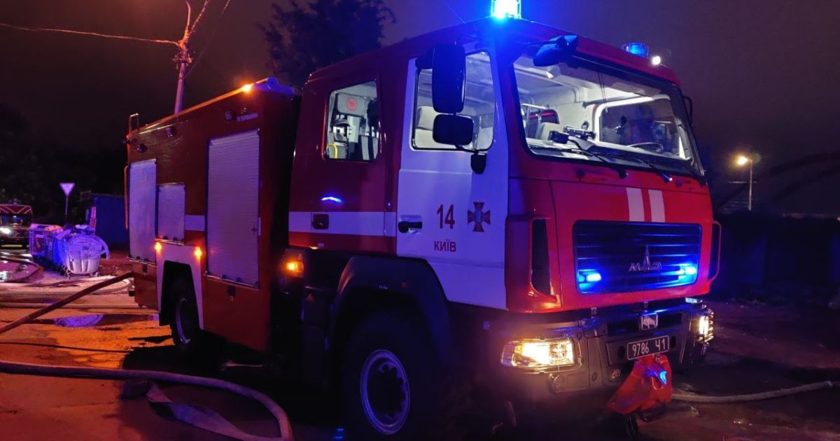 На Рыбальском острове в Киеве горела пятиэтажка: погиб мужчина