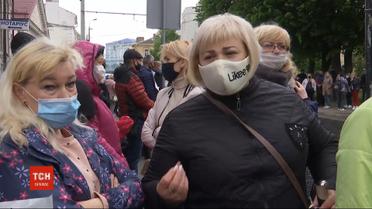 Торговцы в Луцке устроили пикет, чтобы правительство открыло все продовольственные рынки