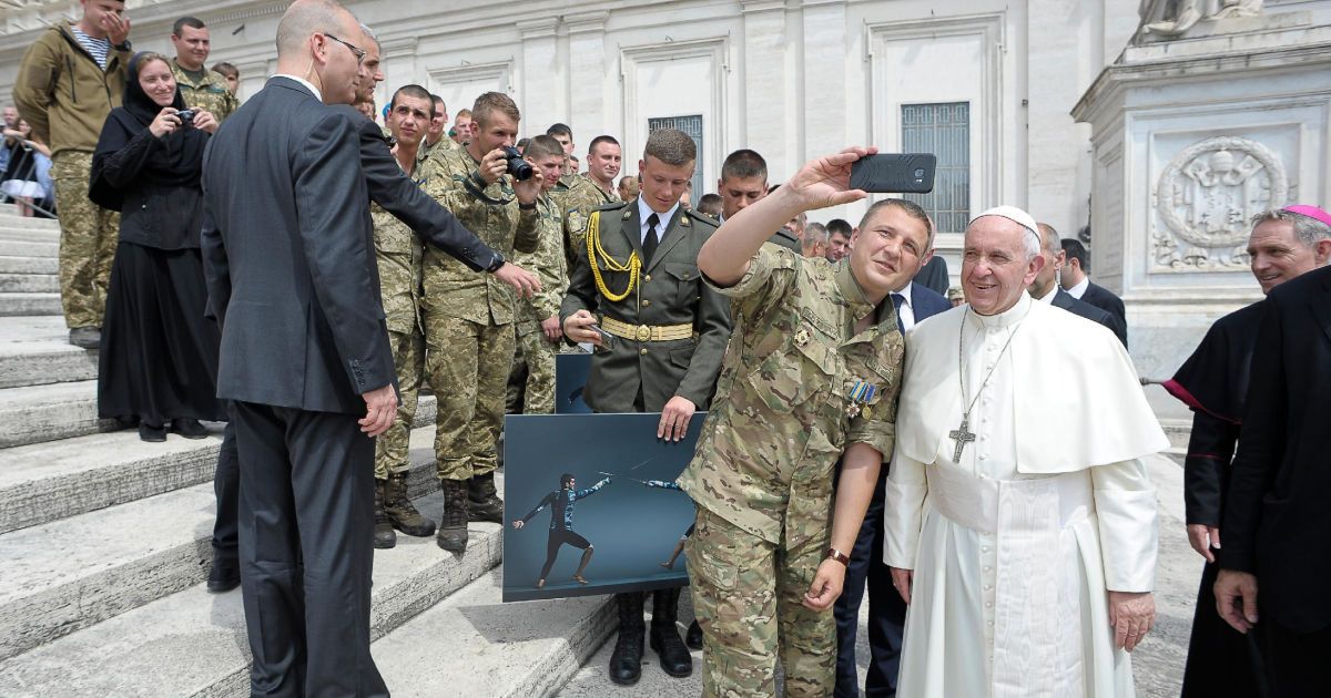 "Переможці" у Ватикані / © прес-служба каналу "1+1"