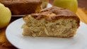 Шарлотка з яблуками та грушею в духовці