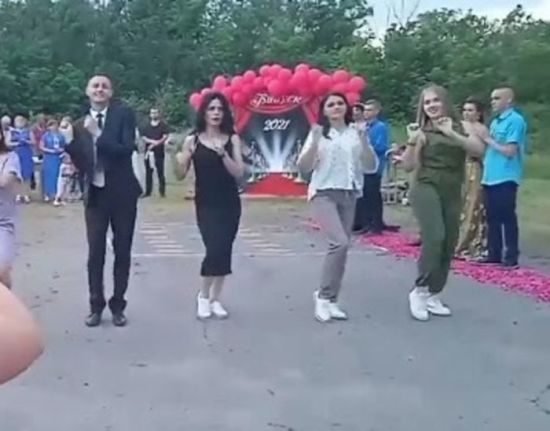 Танцюючий вчитель з Полтавської області підірвав Мережу (відео)