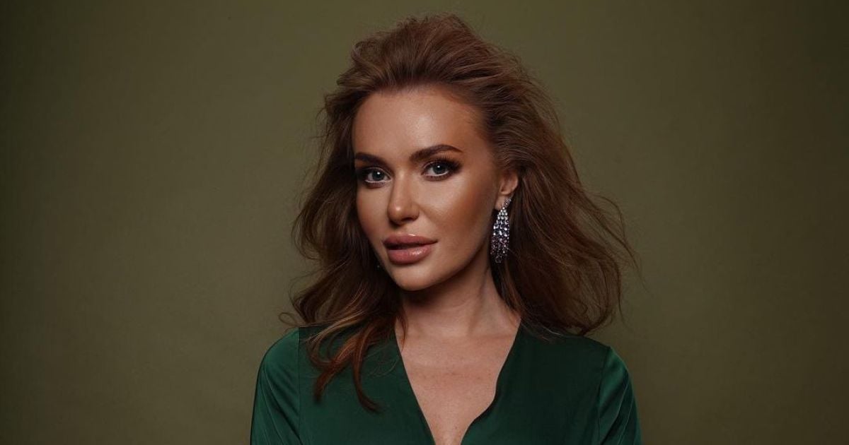 Після розпаду "НЕАНГЕЛІВ" Слава Камінська розсекретила свій псевдонім для сольної кар’єри