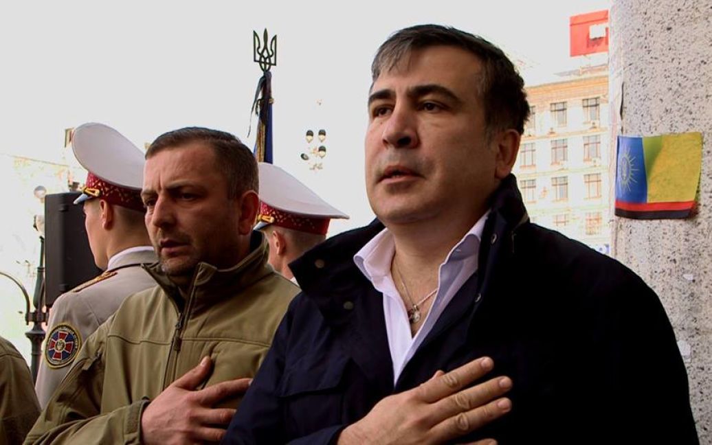 Саакашвили расплакался на прощании с погибшим доброволцем / © facebook.com/SaakashviliMikheil