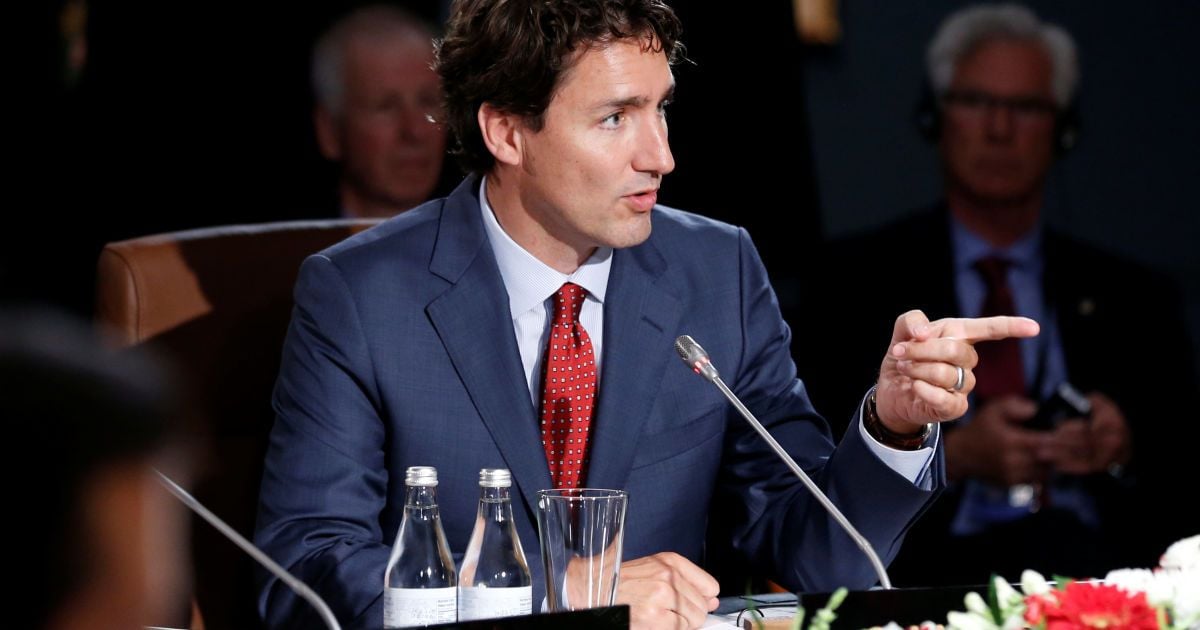 Трюдо о запрете паранджи: государство не может указывать женщине, что надевать