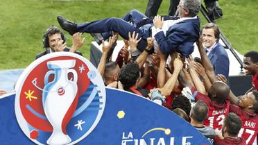 10 липня. Сен Дені, "Стад-де-Франс". нагородження збірної Португалії, яка стала чемпіоном Європи, перемігши команду Франції у додатковий час - 1:0. / © Reuters