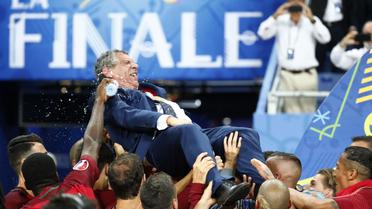 10 липня. Сен Дені, "Стад-де-Франс". нагородження збірної Португалії, яка стала чемпіоном Європи, перемігши команду Франції у додатковий час - 1:0. / © Reuters