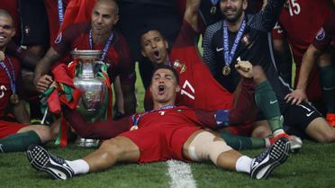 10 липня. Сен Дені, "Стад-де-Франс". нагородження збірної Португалії, яка стала чемпіоном Європи, перемігши команду Франції у додатковий час - 1:0. / © Reuters