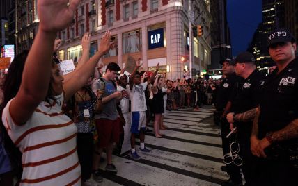 В США продолжаются протесты и столкновения мигрантов с полицией