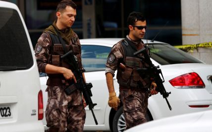 У Туреччині четверо військових підірвалися на дорожній бомбі