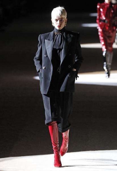 Коллекция Saint Laurent прет-а-порте сезона осень-зима 2020-2021 / © East News
