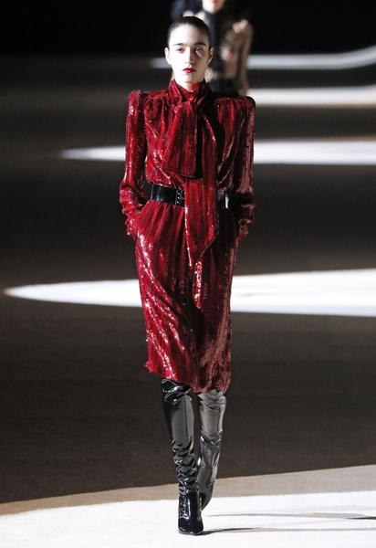Коллекция Saint Laurent прет-а-порте сезона осень-зима 2020-2021 / © East News