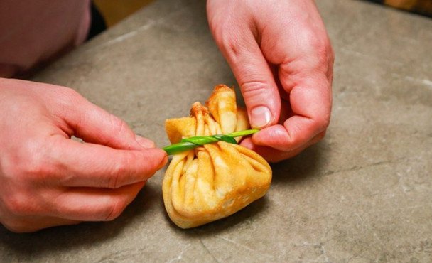 Млинець-мішечок / Фото: klopotenko.com