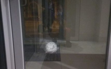В Харькове неизвестные обстреляли Почетное консульство Азербайджана